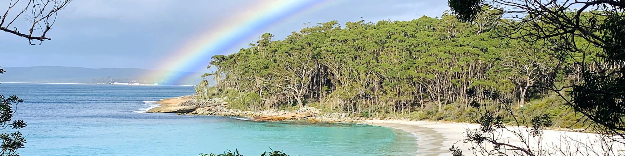 Nautilus Apartments Jervis Bay: Vincentia beach under a rainbow